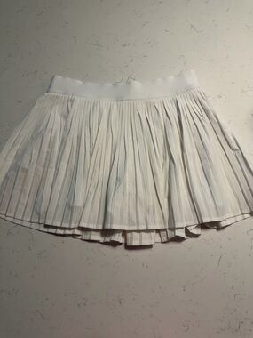 Lululemon Pleated White Women's Skirt - Classic Tennis Style